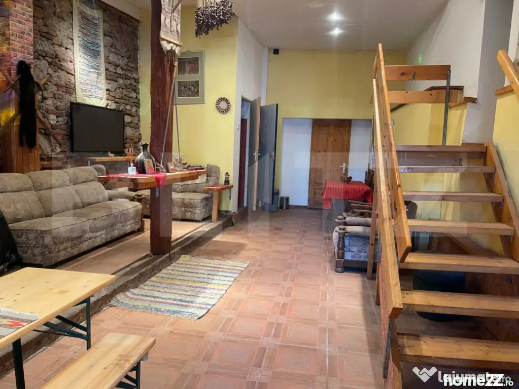 Proprietate cu 2 corpuri de clădire – ideală pentru pens - Zarnesti (Brasov)