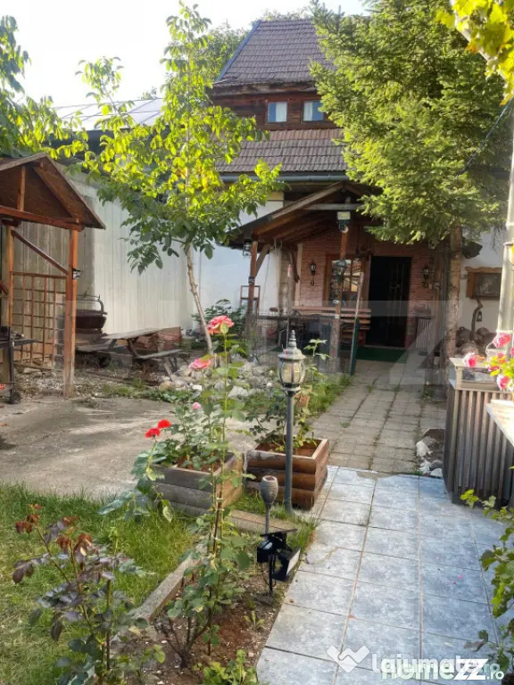 Proprietate cu 2 corpuri de clădire – ideală pentru pens - Zarnesti (Brasov)