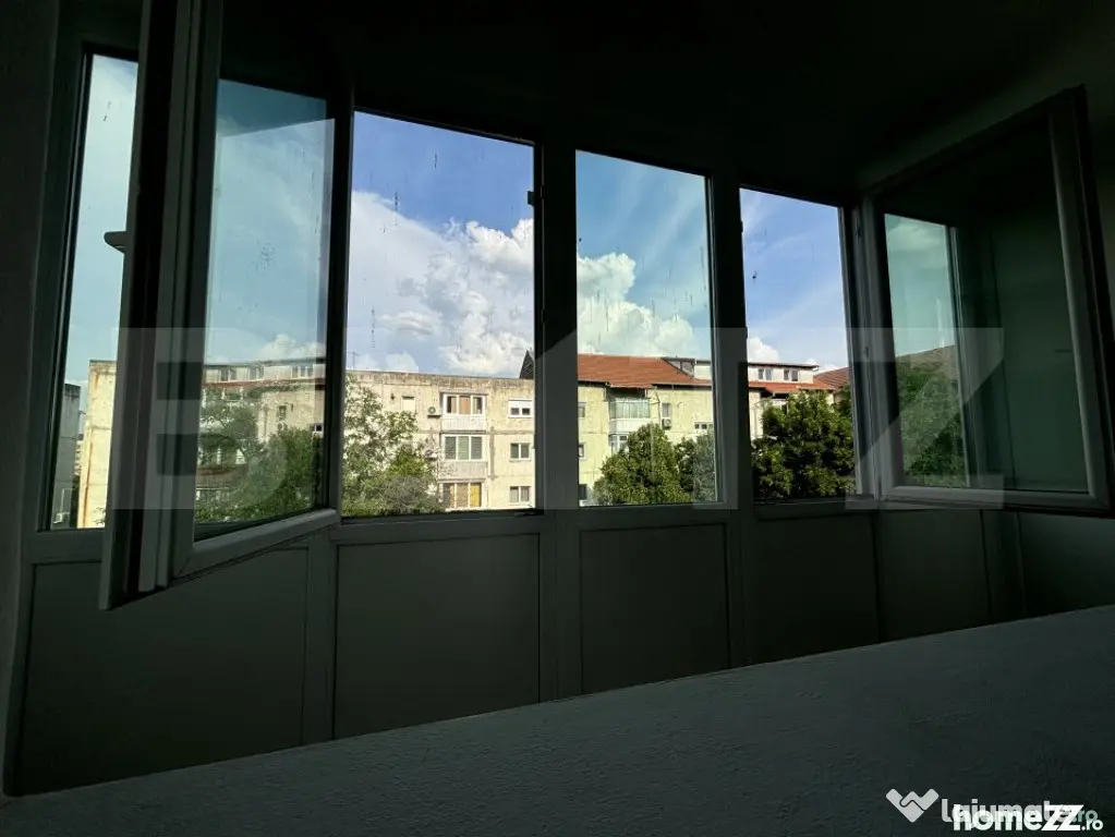 Apartament de vanzare, total decomandat, cu 4 camere, 79 mp,