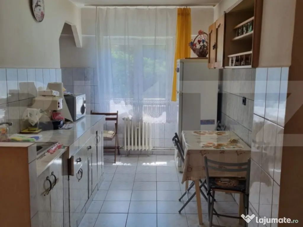 Apartament de vanzare, cu 3 camere, 69 mp, zona Carpati 2