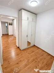 Apartament renovat cu 3 camere 2 bai si pivnita in Sibiu 
