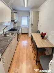 Apartament renovat cu 3 camere 2 bai si pivnita in Sibiu 