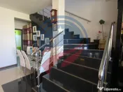 CASA DEOSEBITA APROAPE DE PROMENADA IN EUROCARTIER 