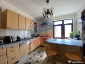 CASA DEOSEBITA APROAPE DE PROMENADA IN EUROCARTIER 