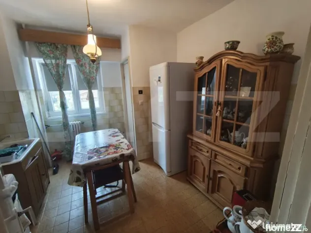Apartament cu 4 camere, 88 mp, etaj intermediar, pe B-dul Da - Oradea (Bihor)