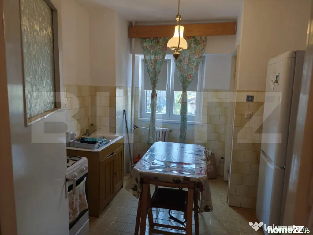 Apartament cu 4 camere, 88 mp, etaj intermediar, pe B-dul Da - Oradea (Bihor)