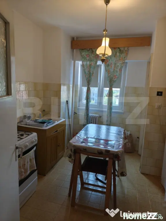 Apartament cu 4 camere, 88 mp, etaj intermediar, pe B-dul Da - Oradea (Bihor)