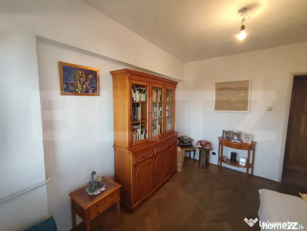 Apartament cu 4 camere, 88 mp, etaj intermediar, pe B-dul Da - Oradea (Bihor)