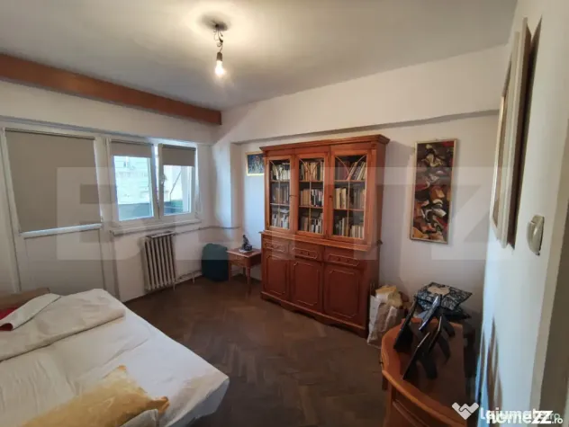 Apartament cu 4 camere, 88 mp, etaj intermediar, pe B-dul Da - Oradea (Bihor)