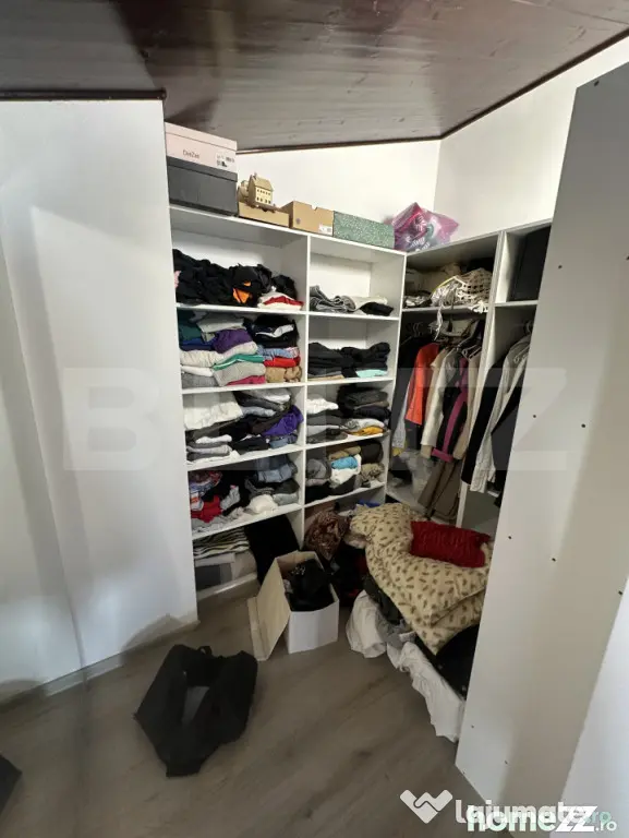 Apartament cu 4 camere, 79 mp utili, zona Closca