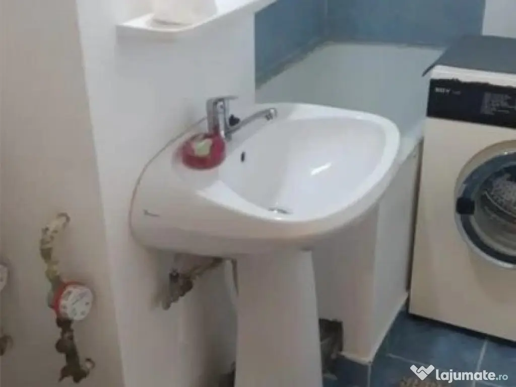 1 camera in zona Garii