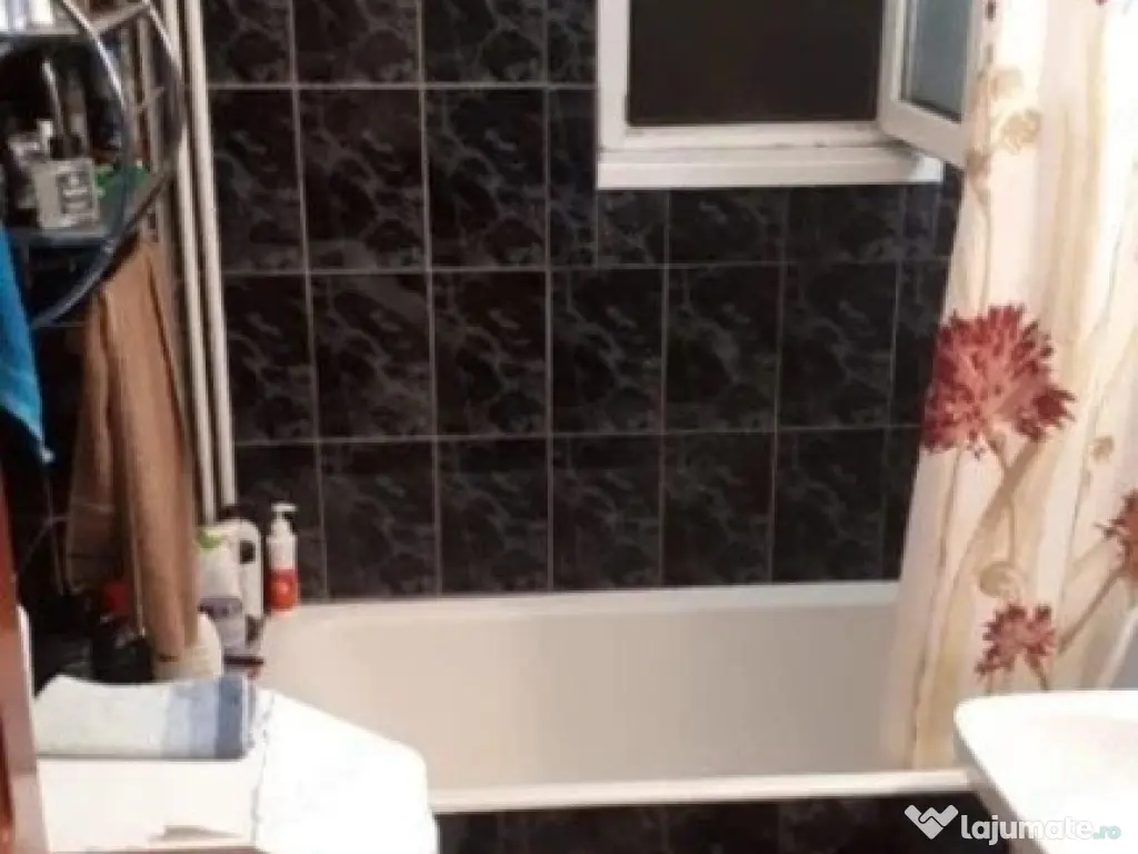 2 camere in zona Spitalului Judetean