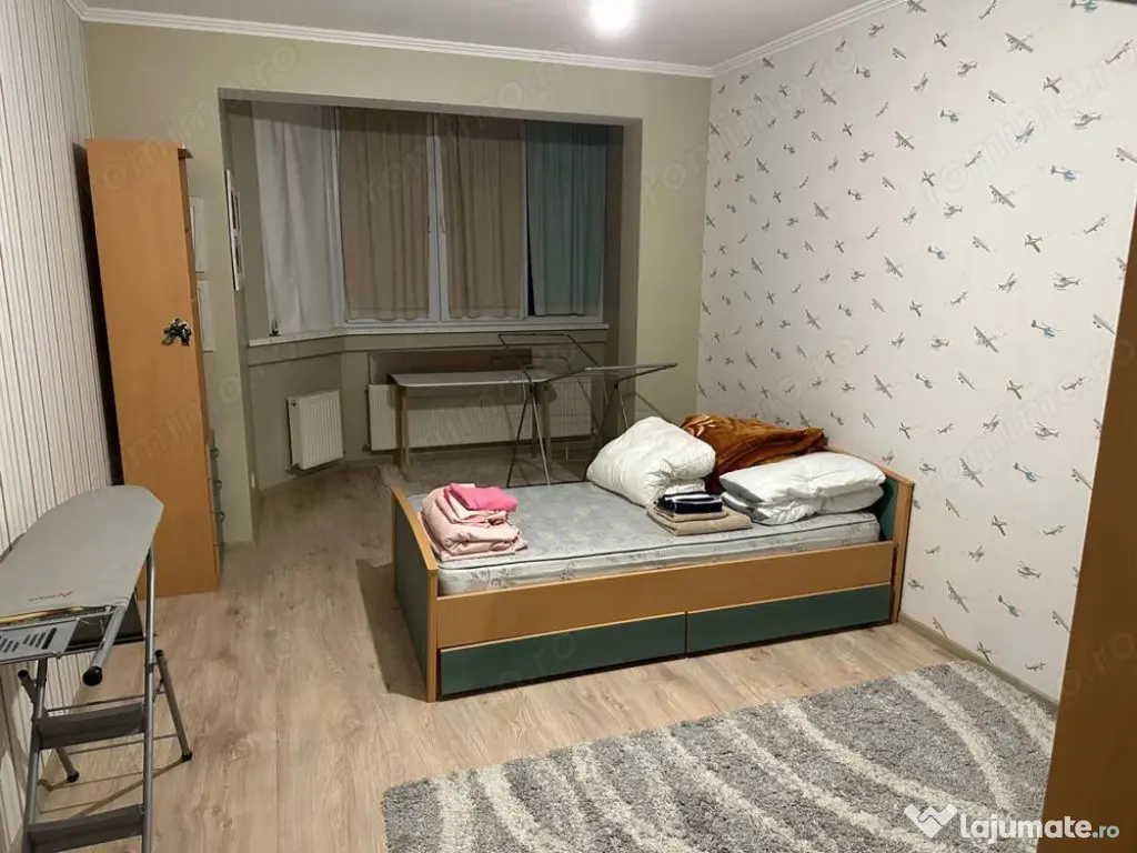 2 camere in zona Complexului Studentesc