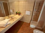 Hotel 4 stele, zona Pta Victoriei,cu restaurant si crama,... 