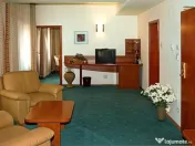 Hotel 4 stele, zona Pta Victoriei,cu restaurant si crama,... 