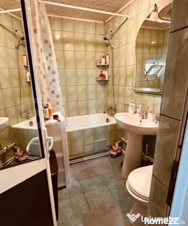 Casa mare 8 camere si 700 mp teren in Miroslava langa Family - Iasi (Iasi)