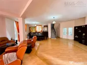 Vila Impunatoare cu Piscina pentru Familie sau Investitie Tu 