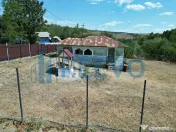 Casă și teren de vânzare în Parincea jud. Bacău. 