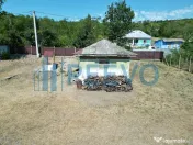 Casă și teren de vânzare în Parincea jud. Bacău. 