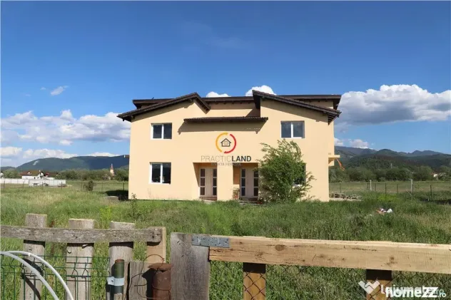 Vila cu 2 duplexuri in Cristian strada I C Bratianu - Cristian (Brasov)