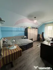 Casă / Vilă nouă cu 5 camere + casă bătranească ren... 