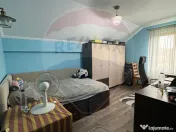 Casă / Vilă nouă cu 5 camere + casă bătranească ren... 