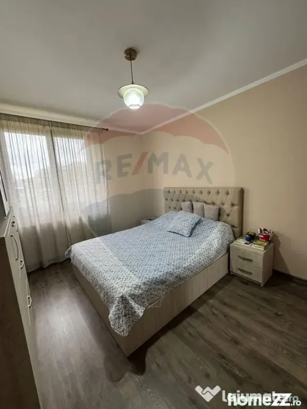 Casă / Vilă nouă cu 5 camere + casă bătranească ren...