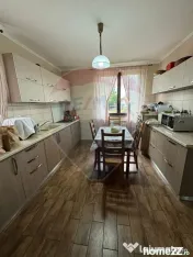 Casă / Vilă nouă cu 5 camere + casă bătranească ren... 