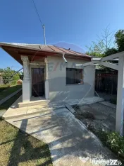 Casă / Vilă nouă cu 5 camere + casă bătranească ren... 