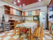 Casa cu curte | Potential pentru rezidenta sau afacere| Apar 