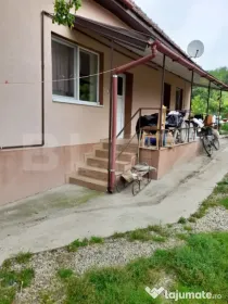 Casă individuală cu 2 camere de vânzare, Zona Ocna Mures