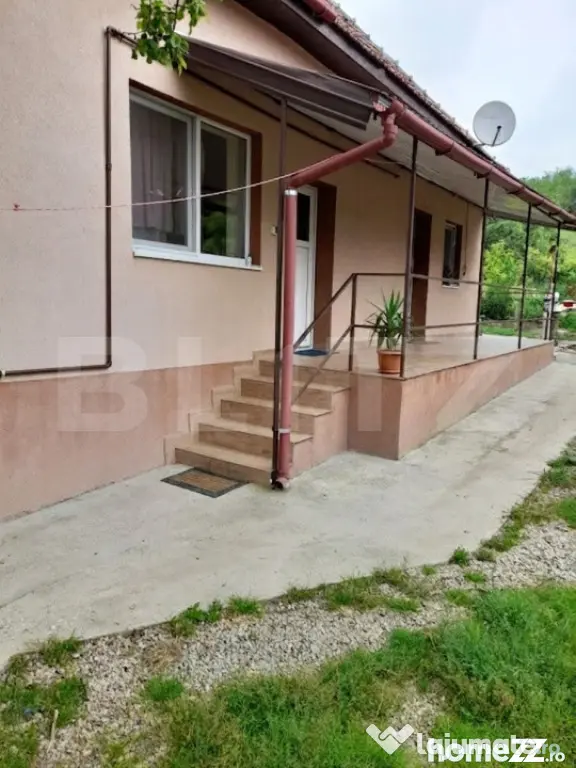Casă individuală cu 2 camere de vânzare, Zona Ocna Mures