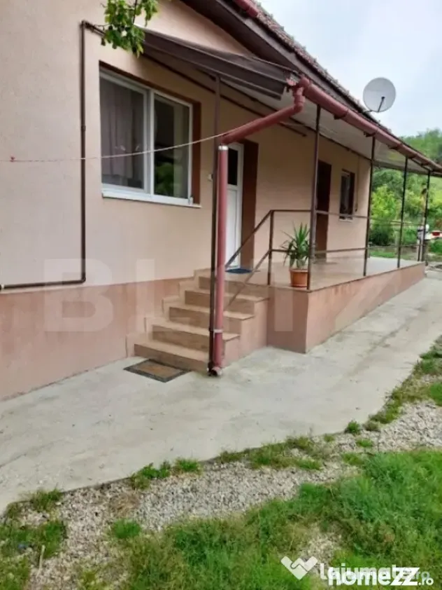 Casă individuală cu 2 camere de vânzare, Zona Ocna Mures