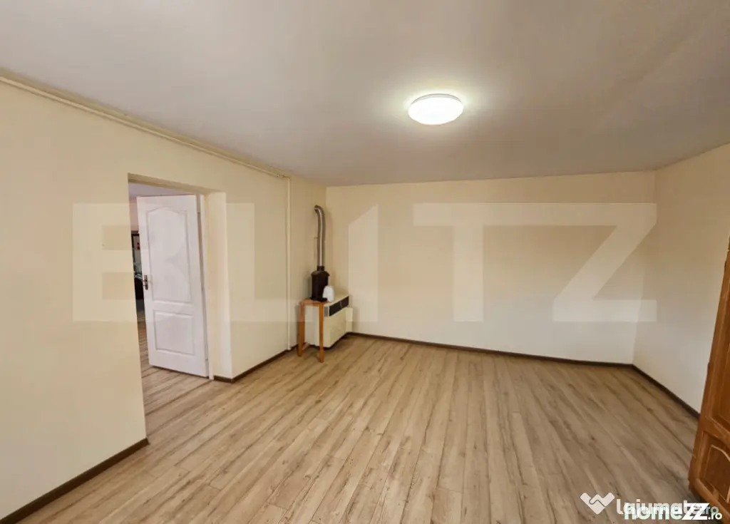 Casă individuală cu 2 camere de vânzare, Zona Ocna Mures