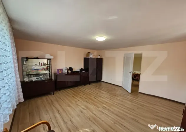 Casă individuală cu 2 camere de vânzare, Zona Ocna Mures