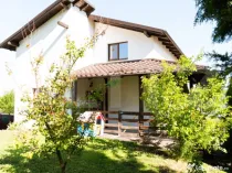 Casa individuala, 4 dormitoare, 210 mp, 450 mp teren, garaj,