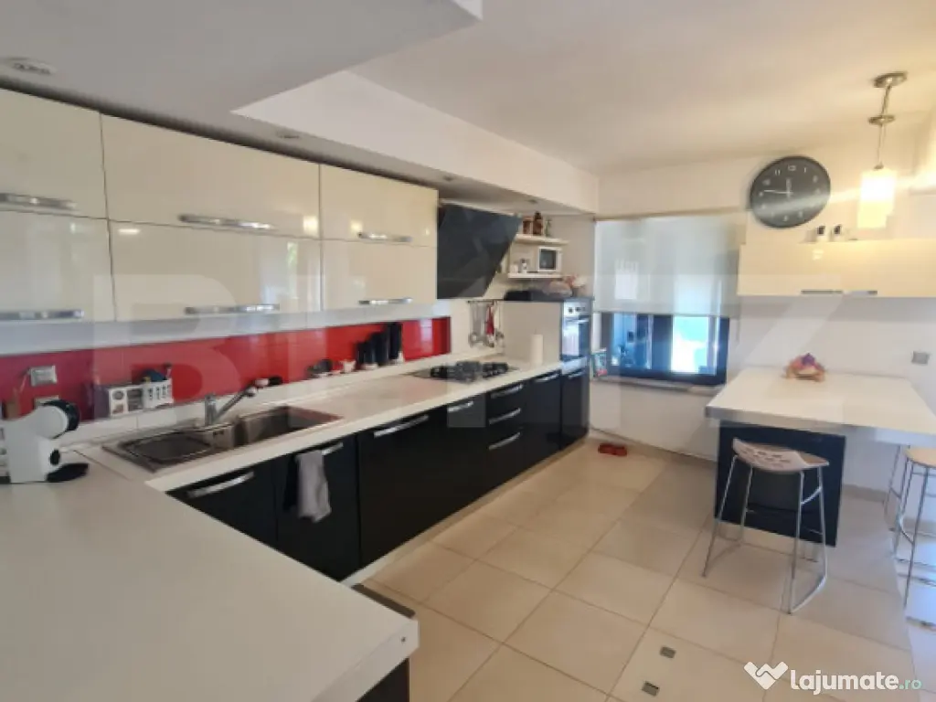 Casa individuala, 4 camere, 219 mp, 520 mp de teren, zona cu