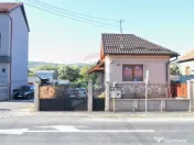 Casa cu 2 camere si 912 mp teren de inchiriat, zona Baciu 