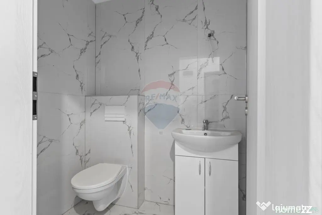 Apartament cu 3 camere de vânzare și parcare, bloc nou,...