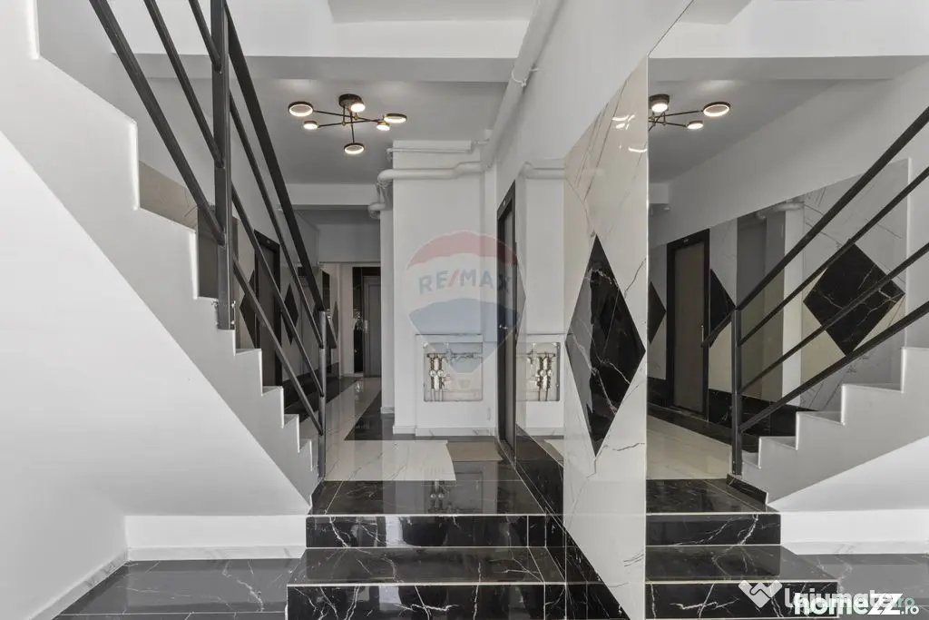 Apartament cu 3 camere de vânzare și parcare, bloc nou,...
