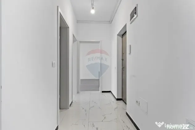 Apartament cu 3 camere de vânzare și parcare, bloc nou,...