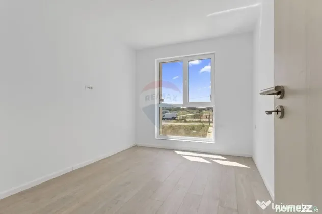 Apartament cu 3 camere de vânzare și parcare, bloc nou,...