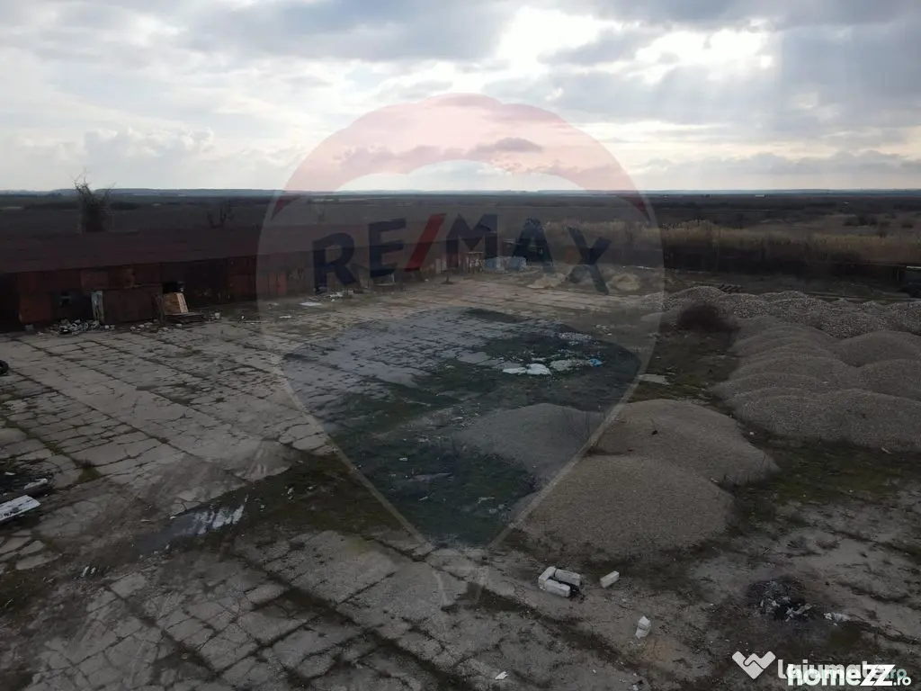 Spațiu industrial hale cu teren in zona Mihai Bravu Ploi...