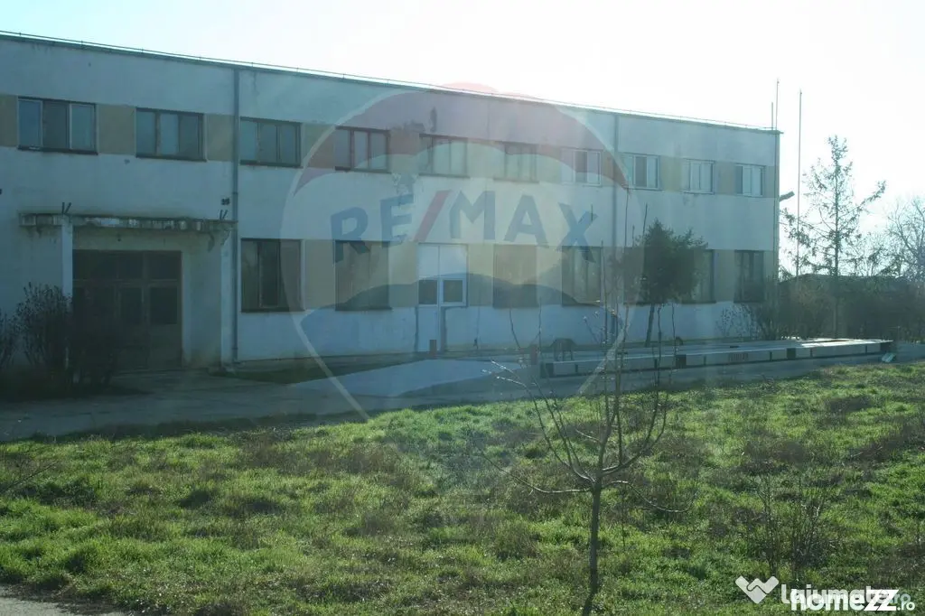 Spațiu industrial hale cu teren in zona Mihai Bravu Ploi...