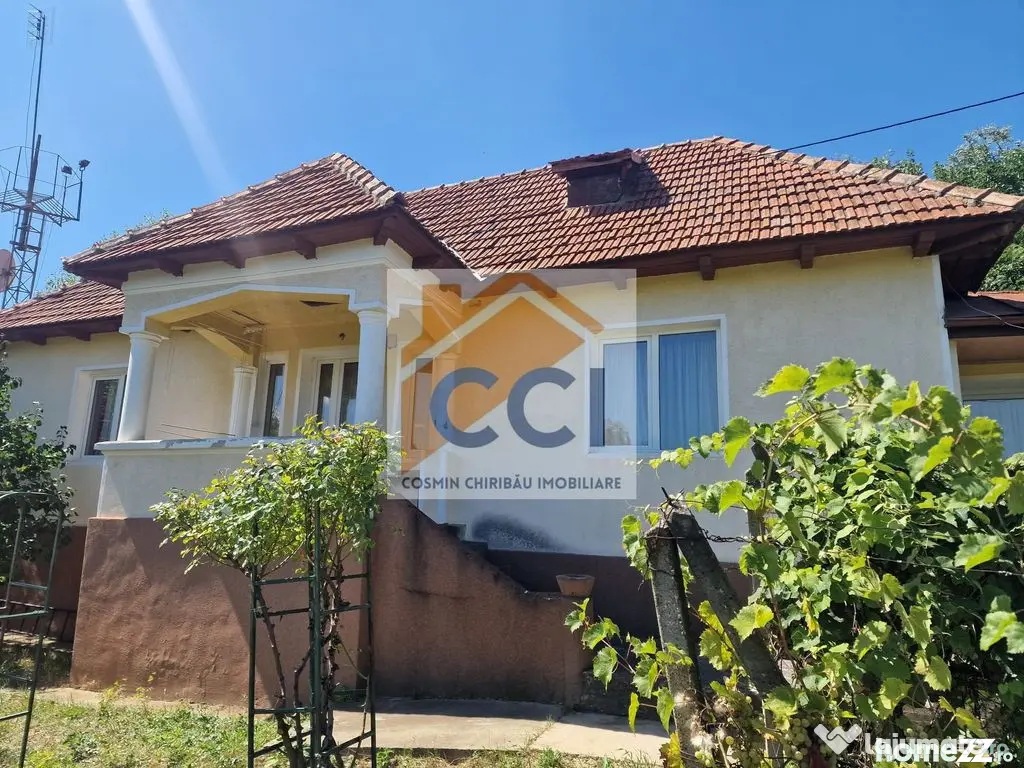 Casa in mediu rural cu teren
