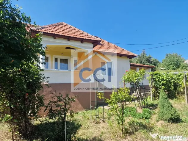 Casa in mediu rural cu teren