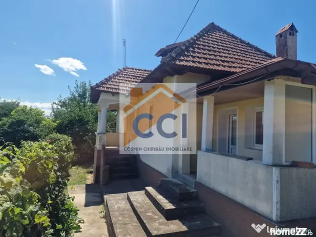 Casa in mediu rural cu teren