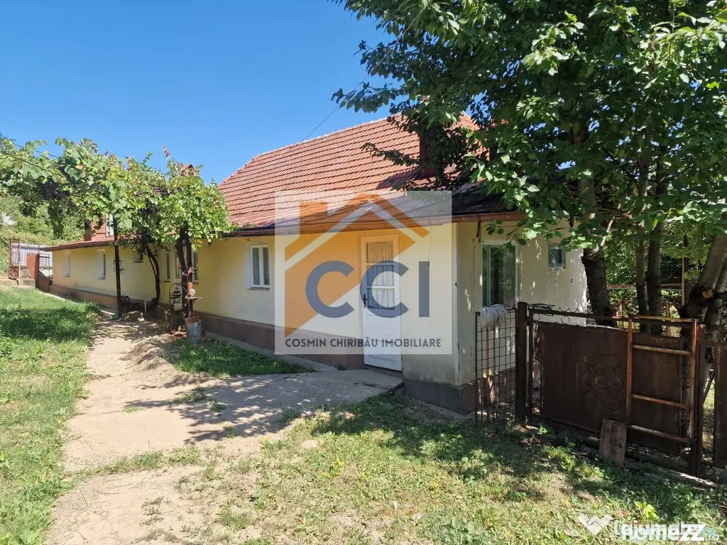 Casa in mediu rural cu teren