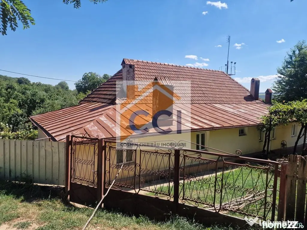 Casa in mediu rural cu teren