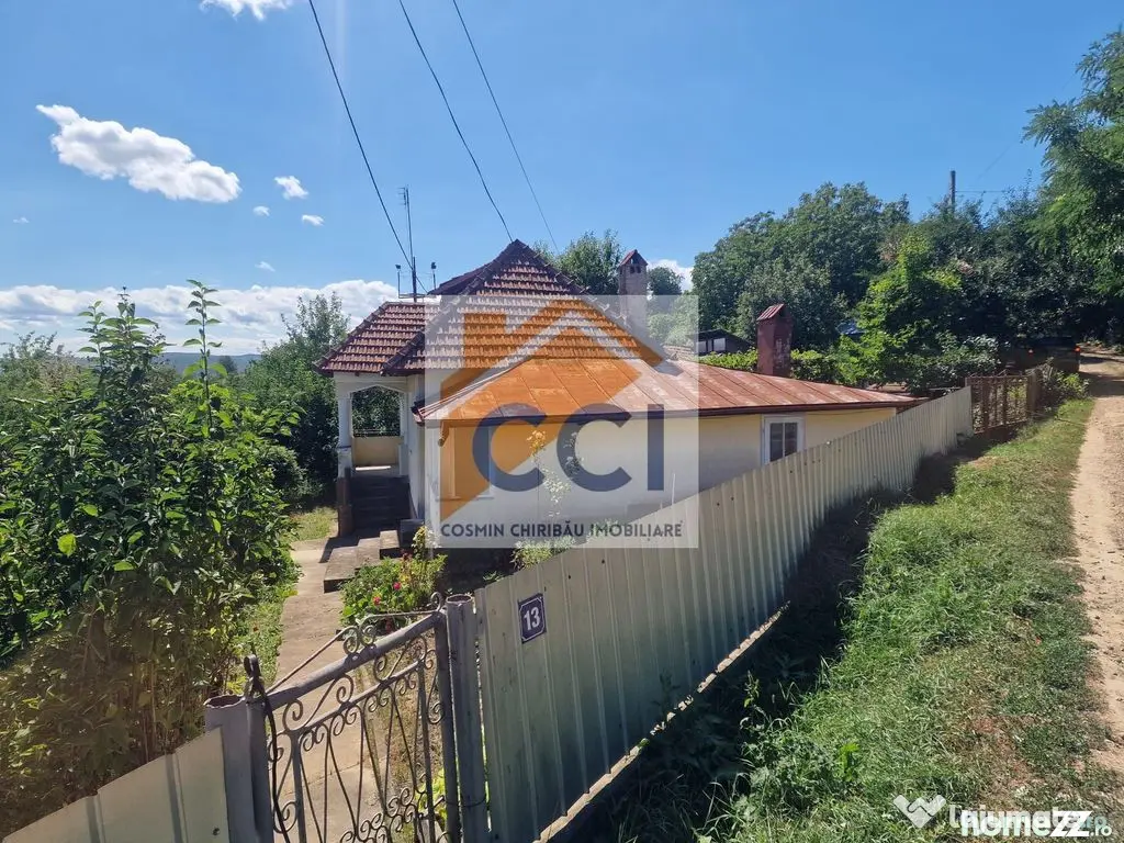 Casa in mediu rural cu teren